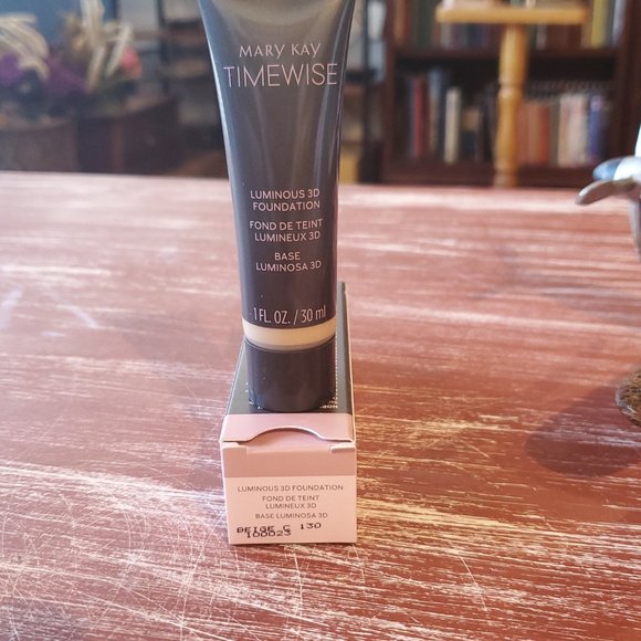 Beige C 130 (Cool) Luminous 3D Foundation Normal to Dry - Mary Kay - Picture 2 of 4